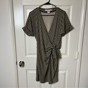 DIANE VON FURSTENBERG WRAP AROUND DRESS SIZE 8